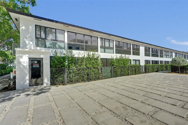 Building Photo - 200 Sunrise Dr