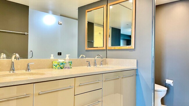 Building Photo - 2 BEDROOM CONDO UNIT IN CONVENIENT DOWNTOW...