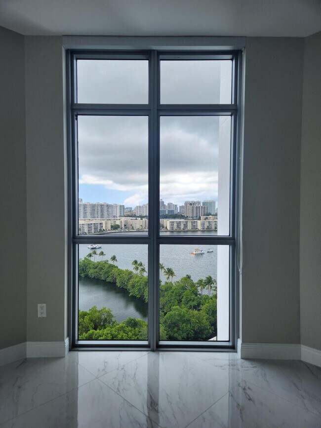 Building Photo - 17301 Biscayne Blvd