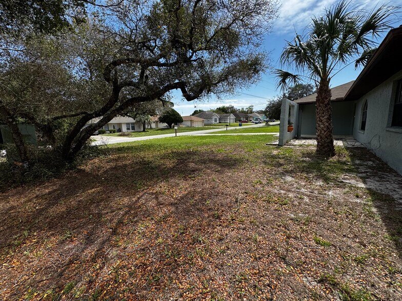 Building Photo - 1065 Altoona Ave