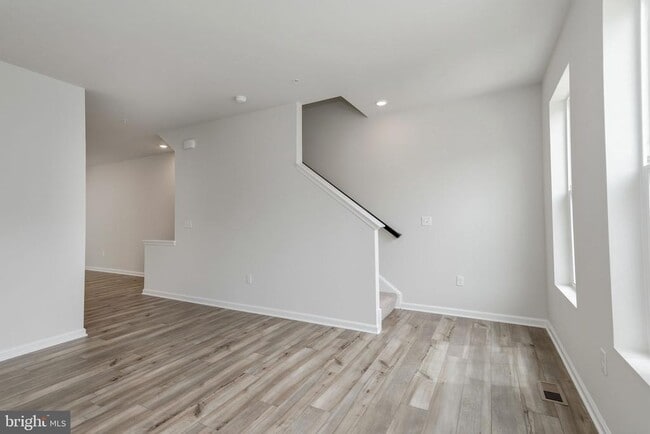 Building Photo - 5616 Ludlow Pl