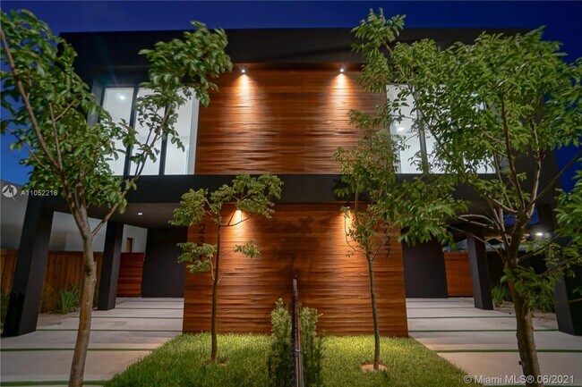 Building Photo - 227 NW 39th St