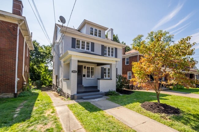 Building Photo - Stunning 5 bedroom home in Sheraden available March 1st!