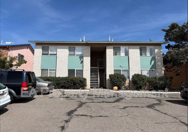 Building Photo - 812 Chelwood Park Blvd NE