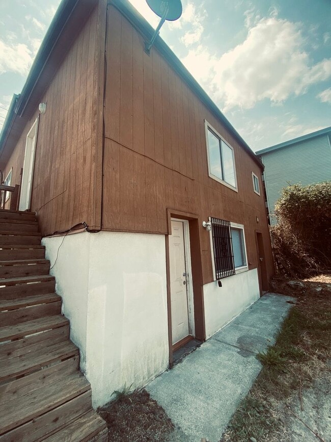 Building Photo - 2910 S Byron St