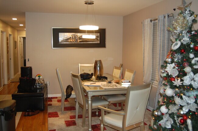 DINING ROOM - 523 Marshall St