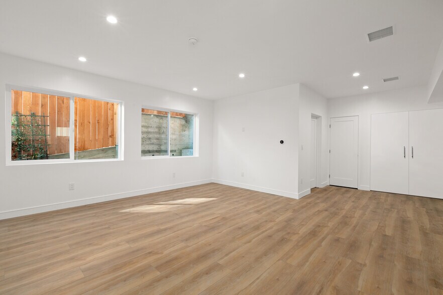 Building Photo - 8304 Pershing Dr
