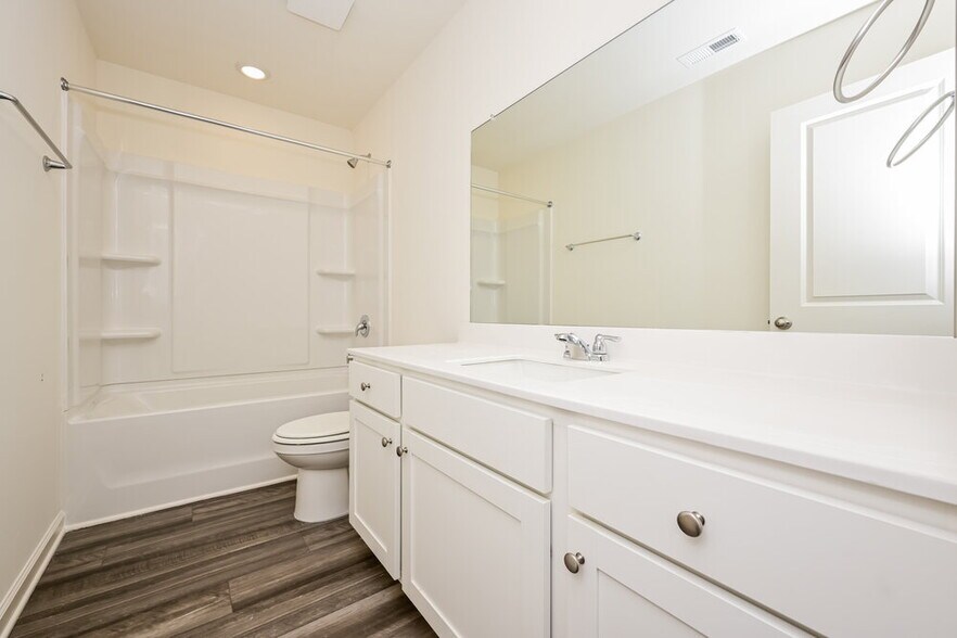 Building Photo - 7661 Saffron Ave