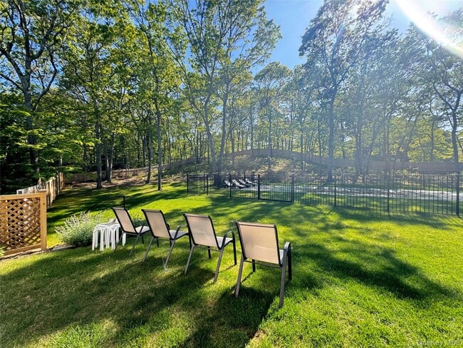 Building Photo - 3 Debbie Trail