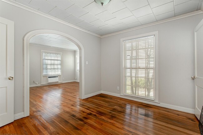 Building Photo - 3515 Fairview Ave