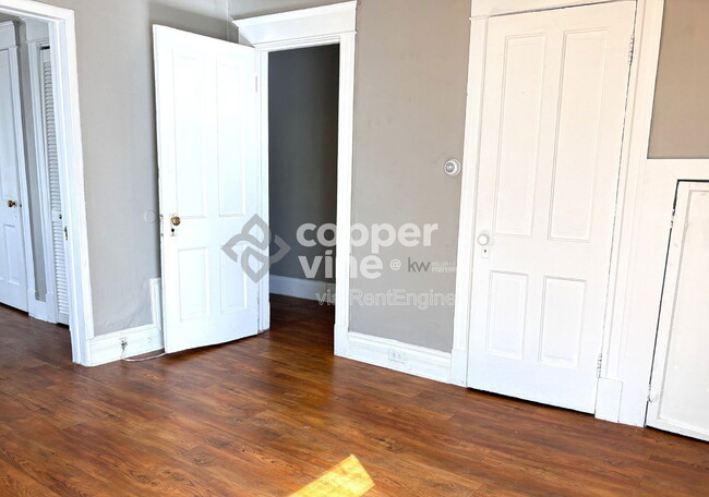 Building Photo - 146 Logan St