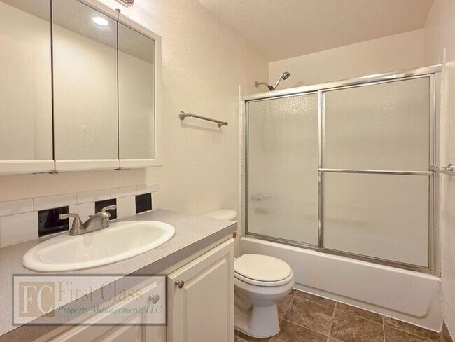 Building Photo - 1760 NE 24th Ave