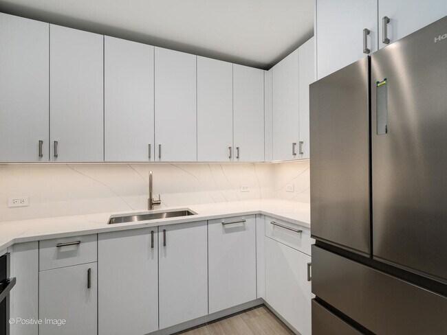 Building Photo - 340 W Diversey Pkwy