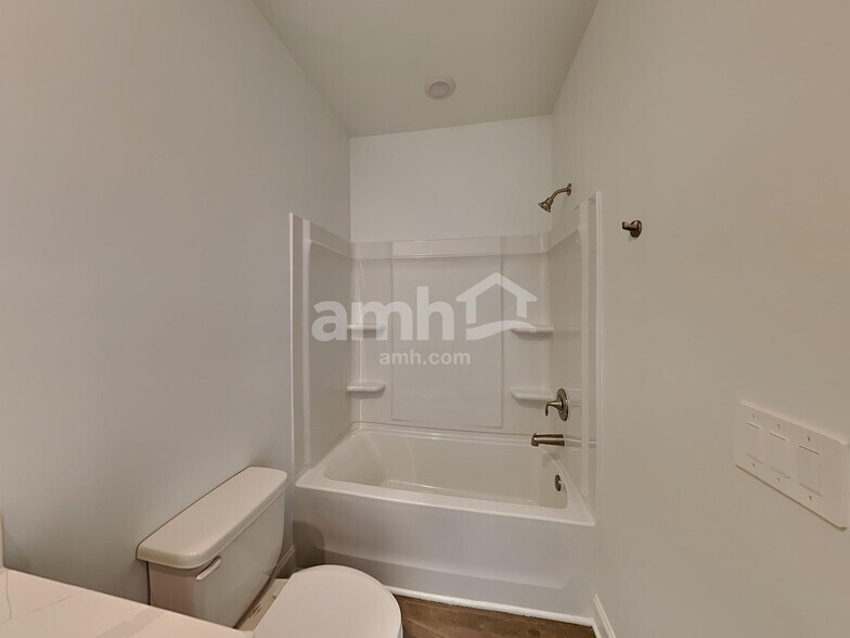 Building Photo - 104 Punderson Dr