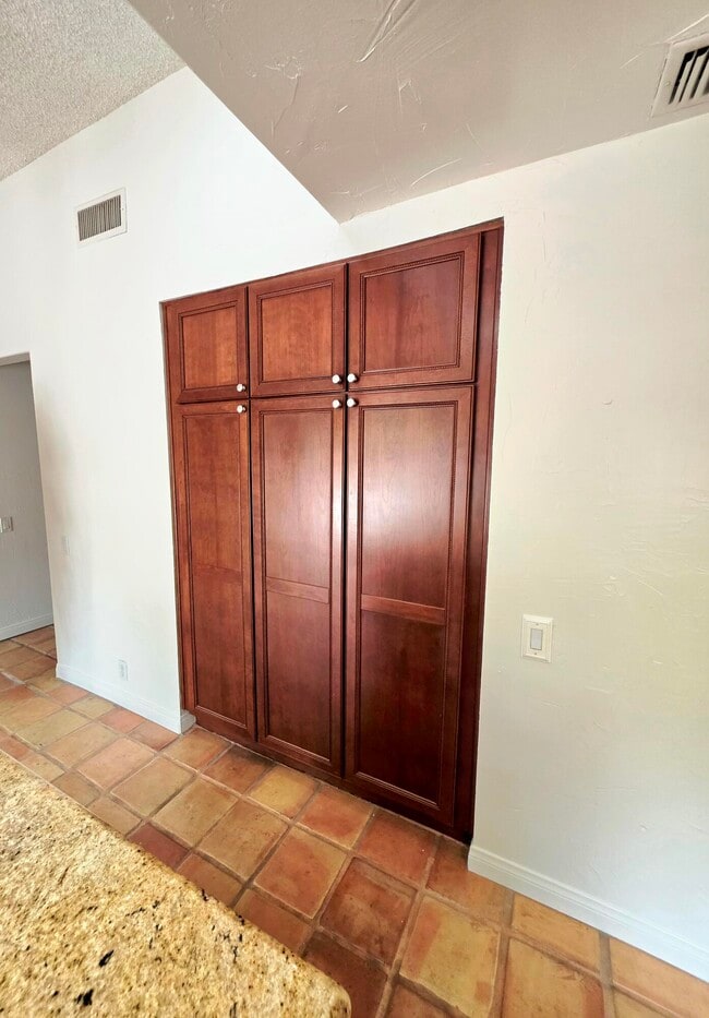 Building Photo - 40329 Sagewood Dr