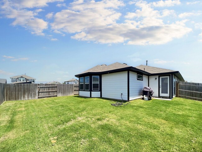 Building Photo - Modern and Beautiful - 3/BR and 2/BA Home ...