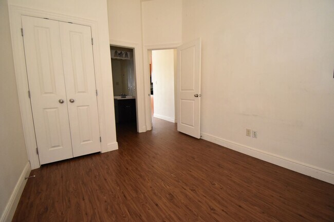 Building Photo - Pine Grove Apartments