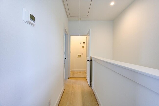 Building Photo - 2312 Reinerman St
