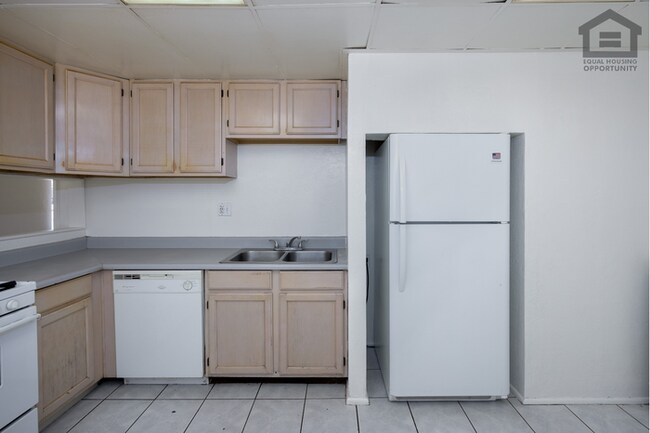 Building Photo - 3Bed/1.5Bath House at Northern Ave/31st Ave! Move-In Ready on 07/16/2026! -- NO HOA!