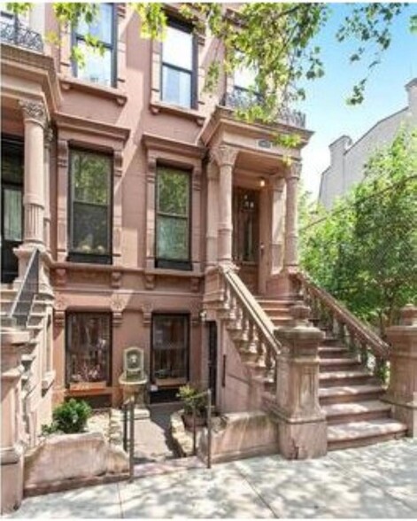 Facade - 1987 Madison Ave