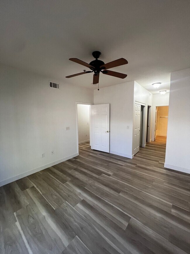 Building Photo - Gated Community / Community Pool / Luxury Vinyl Planking Throughout