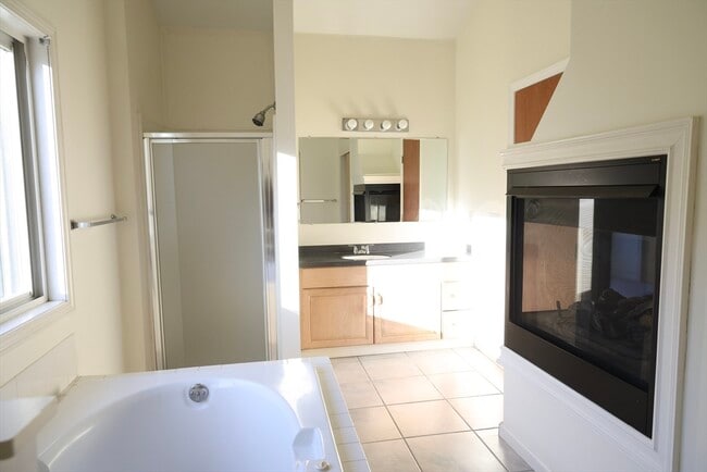 Building Photo - 145 Captain Eames Cir