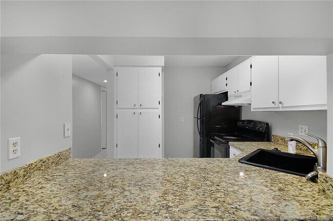 Building Photo - 1008 Green Pine Blvd