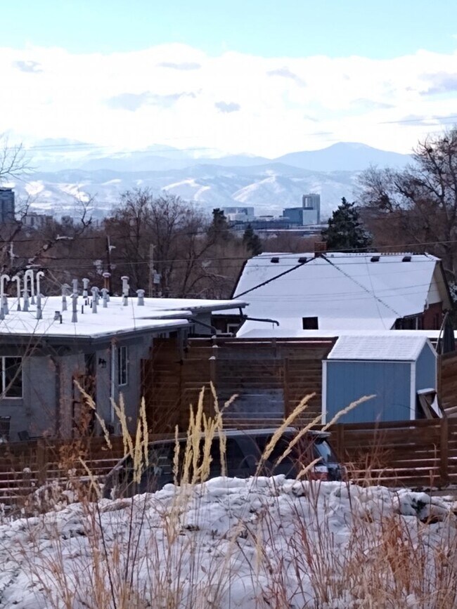 Building Photo - Mountain View 2 Bedroom 1 Bath Duplex on a Hill