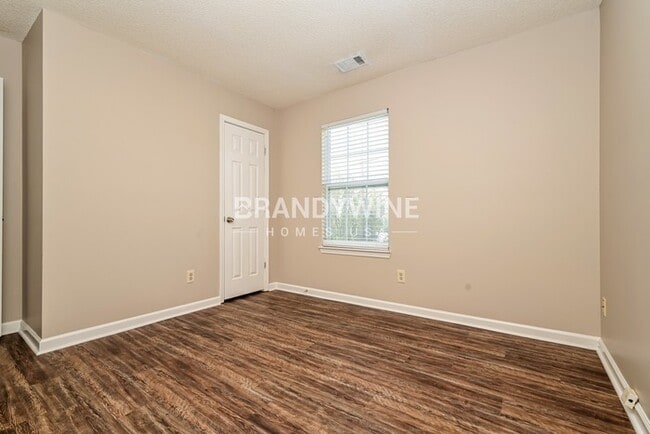 Building Photo - 35 Hampton Oaks Dr