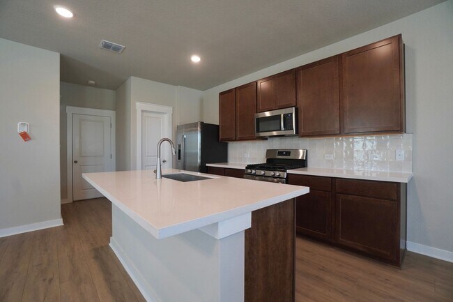 Building Photo - 136 Greinert Dr