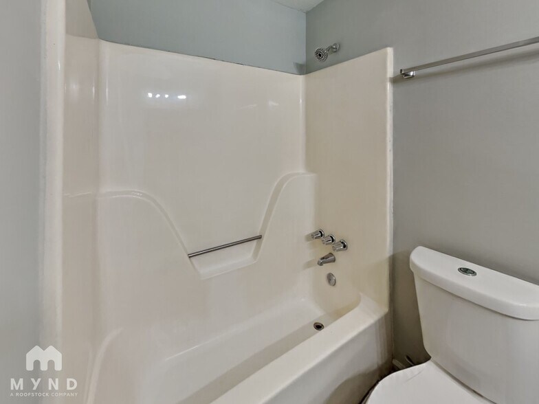 Building Photo - 421 Cabriolet Ct