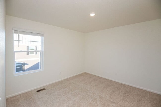 Building Photo - Spacious 4-Bedroom Home with 3-Car Garage & Walk-Out Basement | Prime Living Opportunity