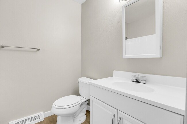 Building Photo - $2,950.00, 3-bed, 2.5-bath, located in Lak...