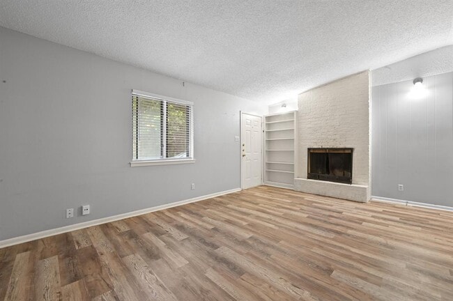 Building Photo - 8910 Little Walnut Pkwy