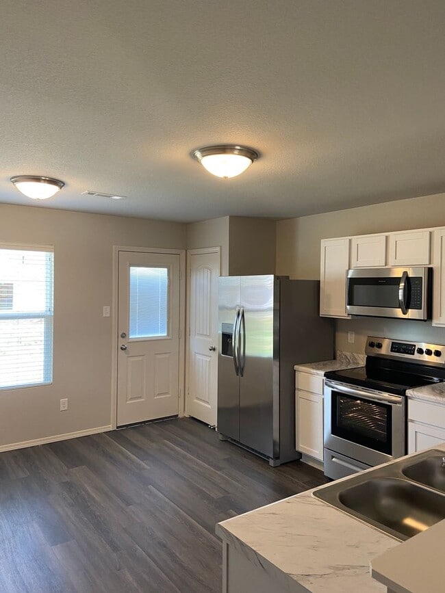 Building Photo - Three Bedroom | Two Bath Home in Conrad Court