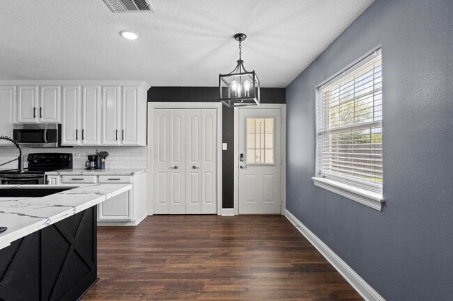 Building Photo - 685 Winchester Dr