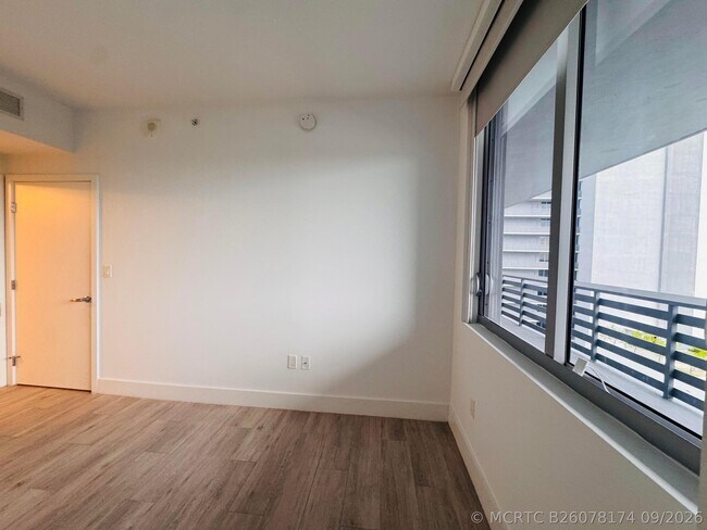 Building Photo - 16385 Biscayne Blvd