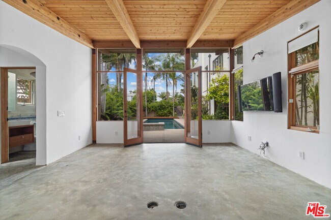 Building Photo - 524 Altair Pl