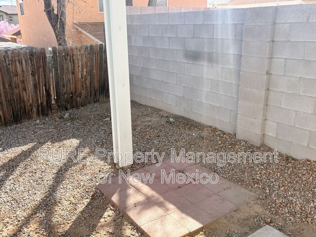 Building Photo - 404 Desert Rock Dr SW