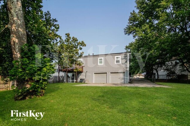 Building Photo - 717 NE Westwind Dr