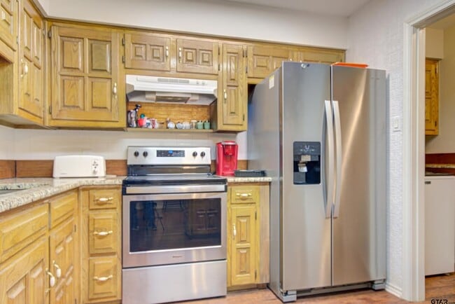 Building Photo - 16744 Overland Stage Dr