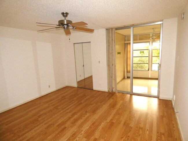 Building Photo - 357 N Rock Island Rd