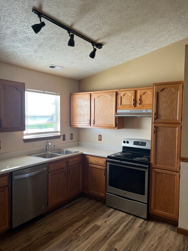 Building Photo - 5104 Trotter Dr