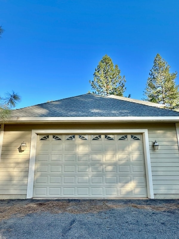 Building Photo - 10978 Squirrel Creek Rd