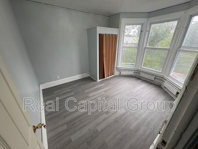 Building Photo - 184 Quail St