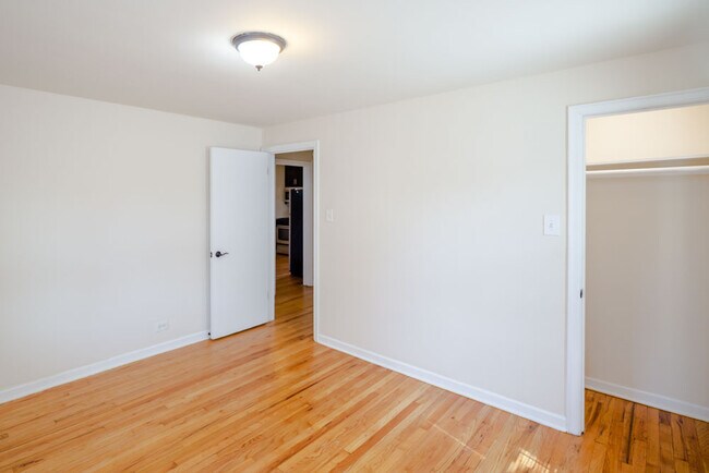 Building Photo - 4262 W Nelson St