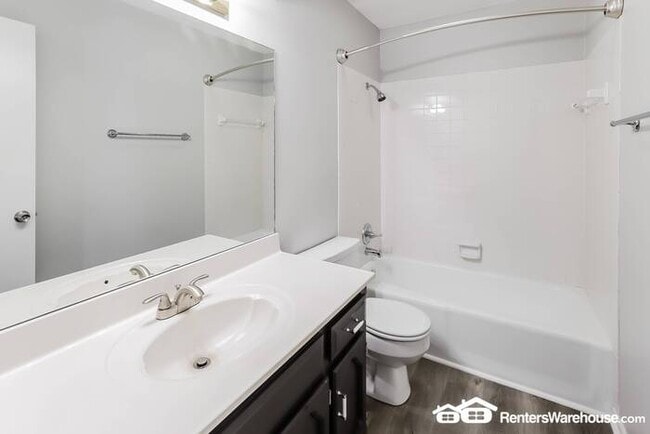 Building Photo - 3 Bed 2 Bath Home Available NOW!