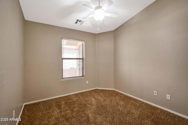 Building Photo - 1228 E Elm Rd