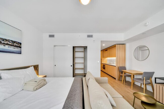 Building Photo - 225 N Miami Ave