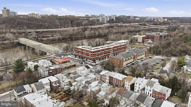 Building Photo - 3737 Calumet St
